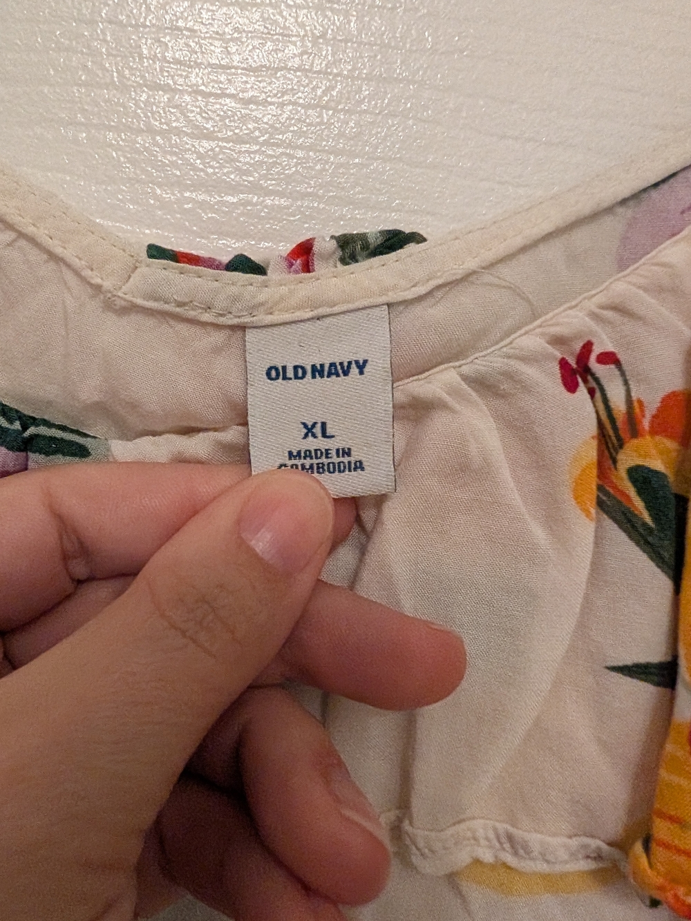 Old Navy White and Pink Floral Off-Shoulder Ruffled Top in Size XL - Picture 2 of 10
